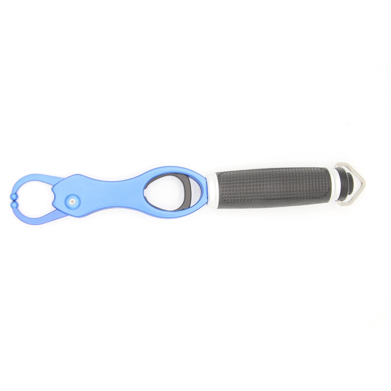 Fish lip grip with scale