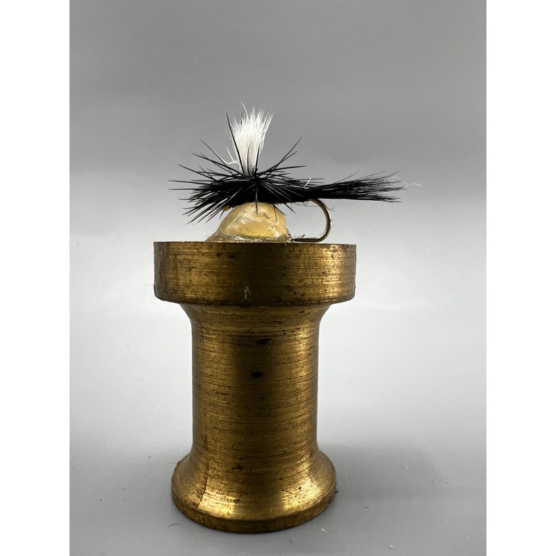 Gnat Black Parachute Dry
